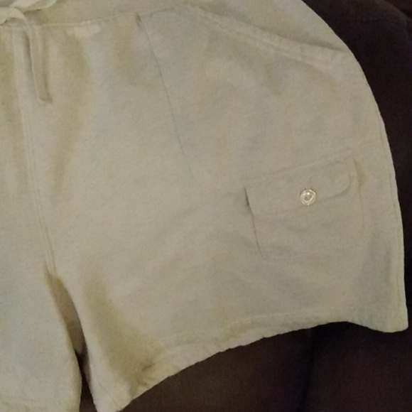 Women's Sport Savvy brand cargo shorts. NWOT - Picture 2 of 3